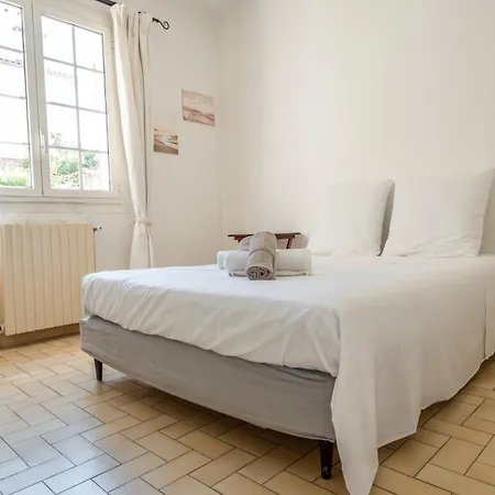 Villa House In Sablettes With Garden & Parking *