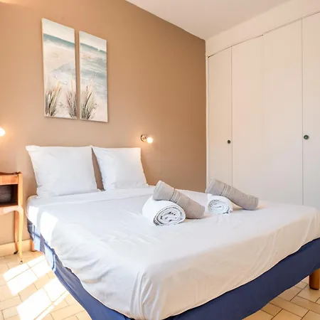 House In Sablettes With Garden & Parking