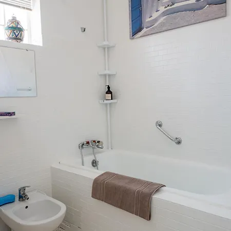 House In Sablettes With Garden & Parking *