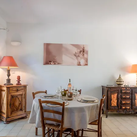 House In Sablettes With Garden & Parking *